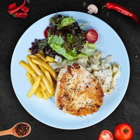 Fettuci Yatağında Izgara Tavuk