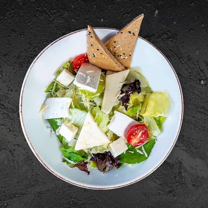 Dört Peynirli Salata